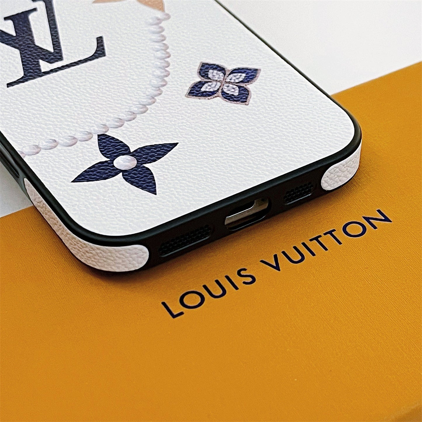 LV Elegant Butterfly Totem Apple iPhone Cover