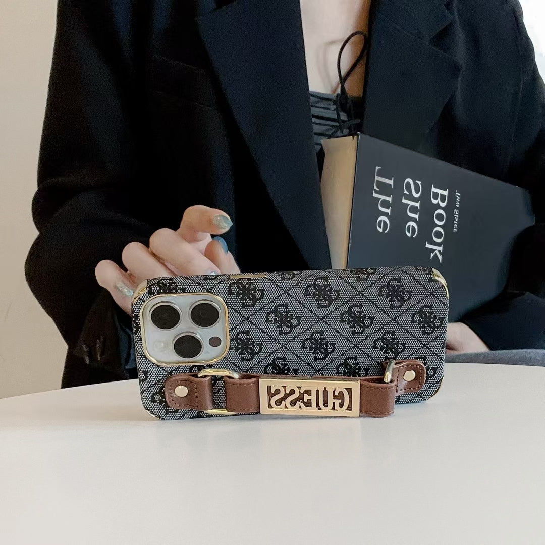 Guess iPhone 15 – Slim Clear Phone Case